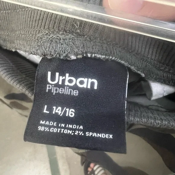 Like New Urban Pipeline Boys Camo Cargo Jogger Pants - Picture 3 of 3